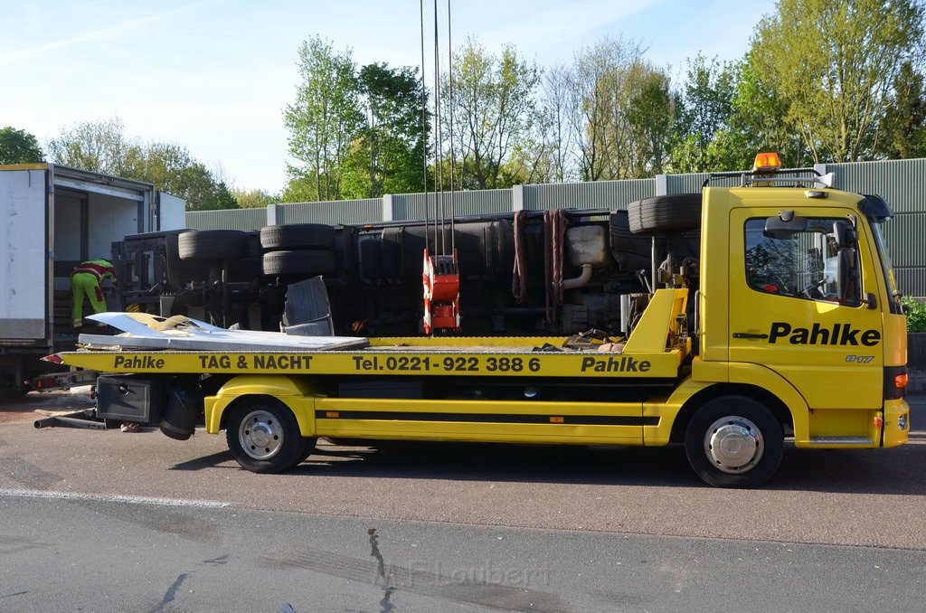 VU LKW umgestuerzt A 3 Rich Oberhausen Hoehe AS Koeln Koenigsforst P180.JPG - Miklos Laubert